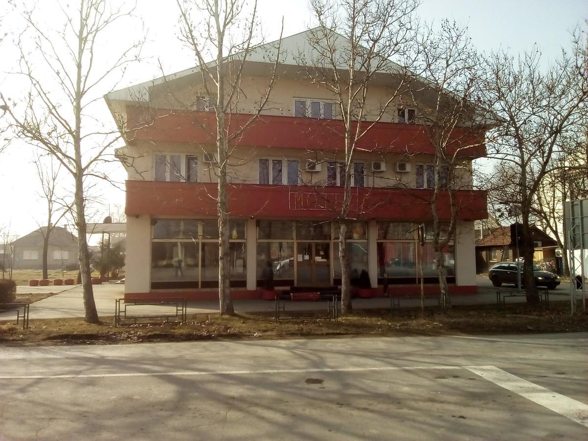 Restoran Sa Prenocistem Zitiste Hotel Екстериор снимка